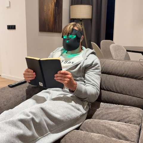 EMF bei einer LED Maske: Wie viel ist es und was der Akku verändert